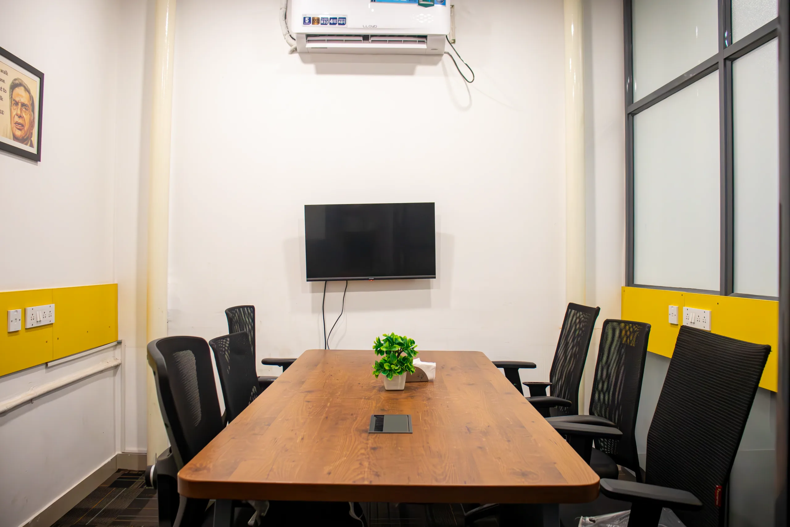 6 Seater Room - Social Coworking Community - HRBR - Kalyan Nagar, Bengaluru